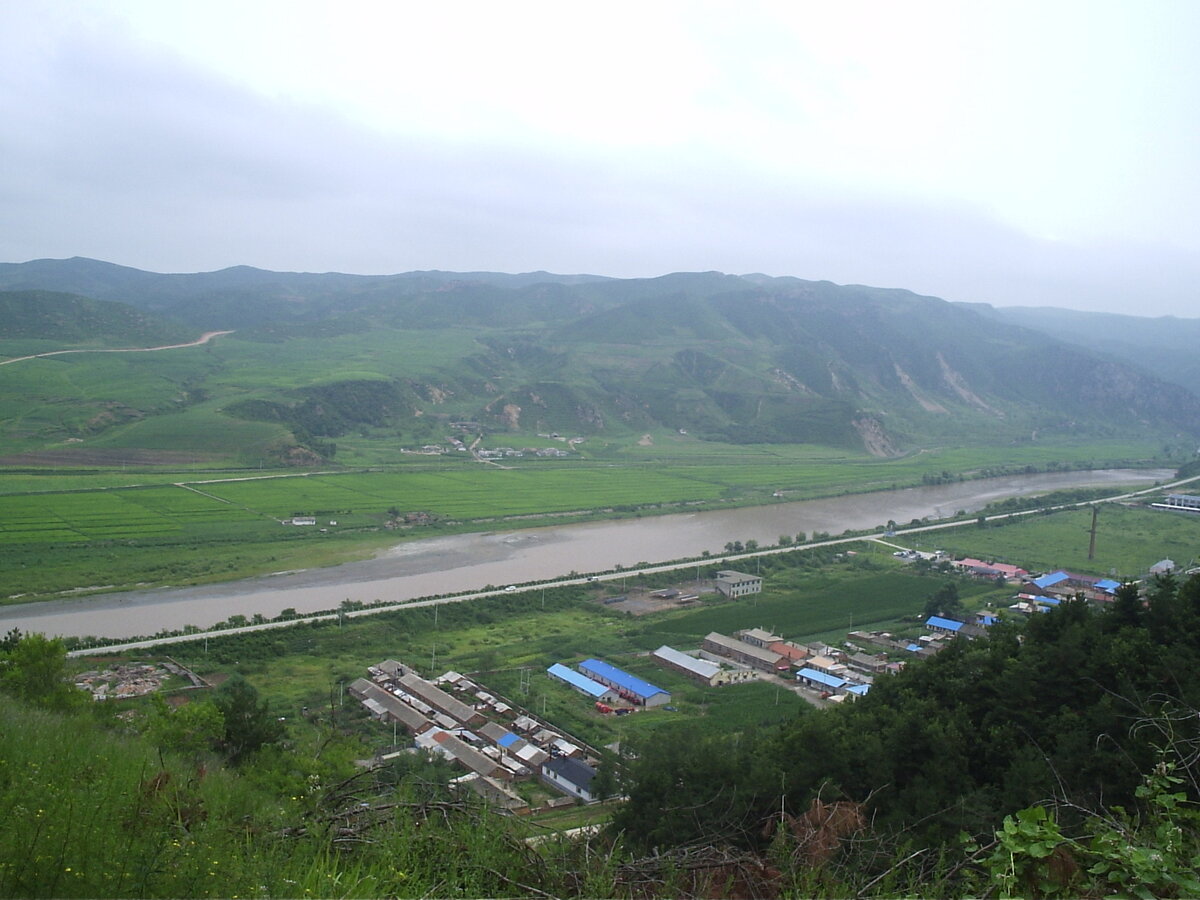 г. Тумэнь. За рекой Северная Корея. Фото автора.