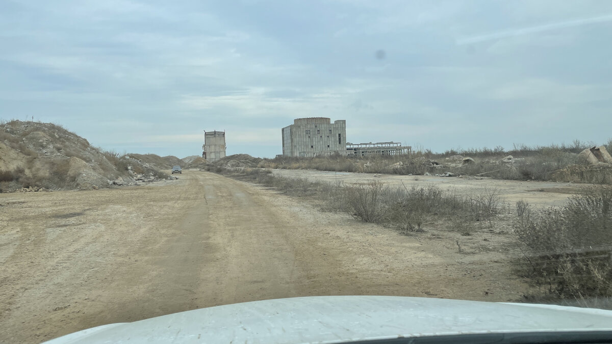 Доехать до Крымской АЭС не сложно. Минут 20 от трассы "Таврида".