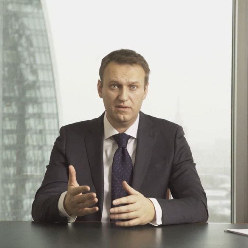 Он уже купил билеты