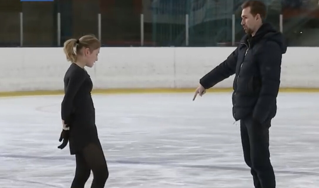 В Хрустальном у Алёны явно не будет проблем с мотивацией и самоорганизацией. Иначе в следующем сезоне фигуристке придётся искать новую школу