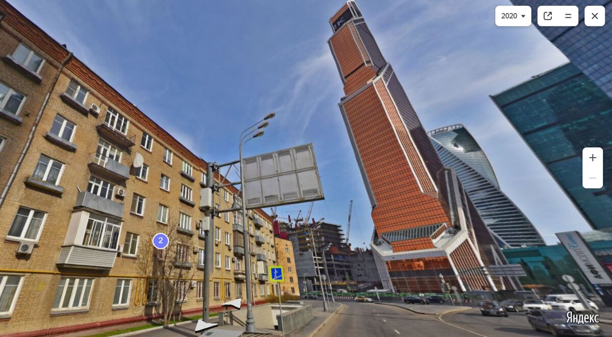 Район Камушки возле Москва-Сити. Его расселяют по реновации, но если бы и не расселяли, удовольствие жить с видом на развязки и стройку небоскребов - небольшое.(изображение: Яндекс.Карты)