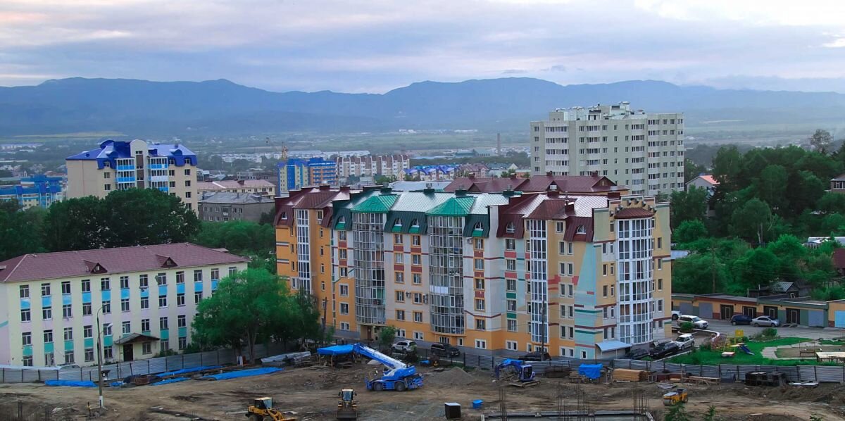 Жк южный парк южно сахалинск. Южно Сахалинск иностранный поселение. Южно-Сахалинск roots. Дома быстрой постройки Южно Сахалинск. Обои 10 метров Южно Сахалинск.