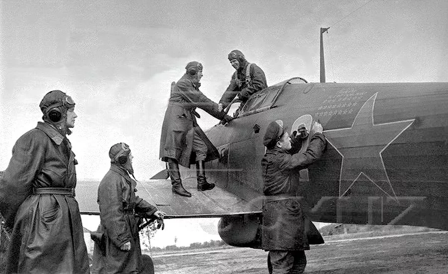 «Харрикейн» гв. капитана М.А.Ефимова, район Синявино, осень 1942 года. http://ava.org.ru/iap/3gm/hurricane-efimov.jpg
