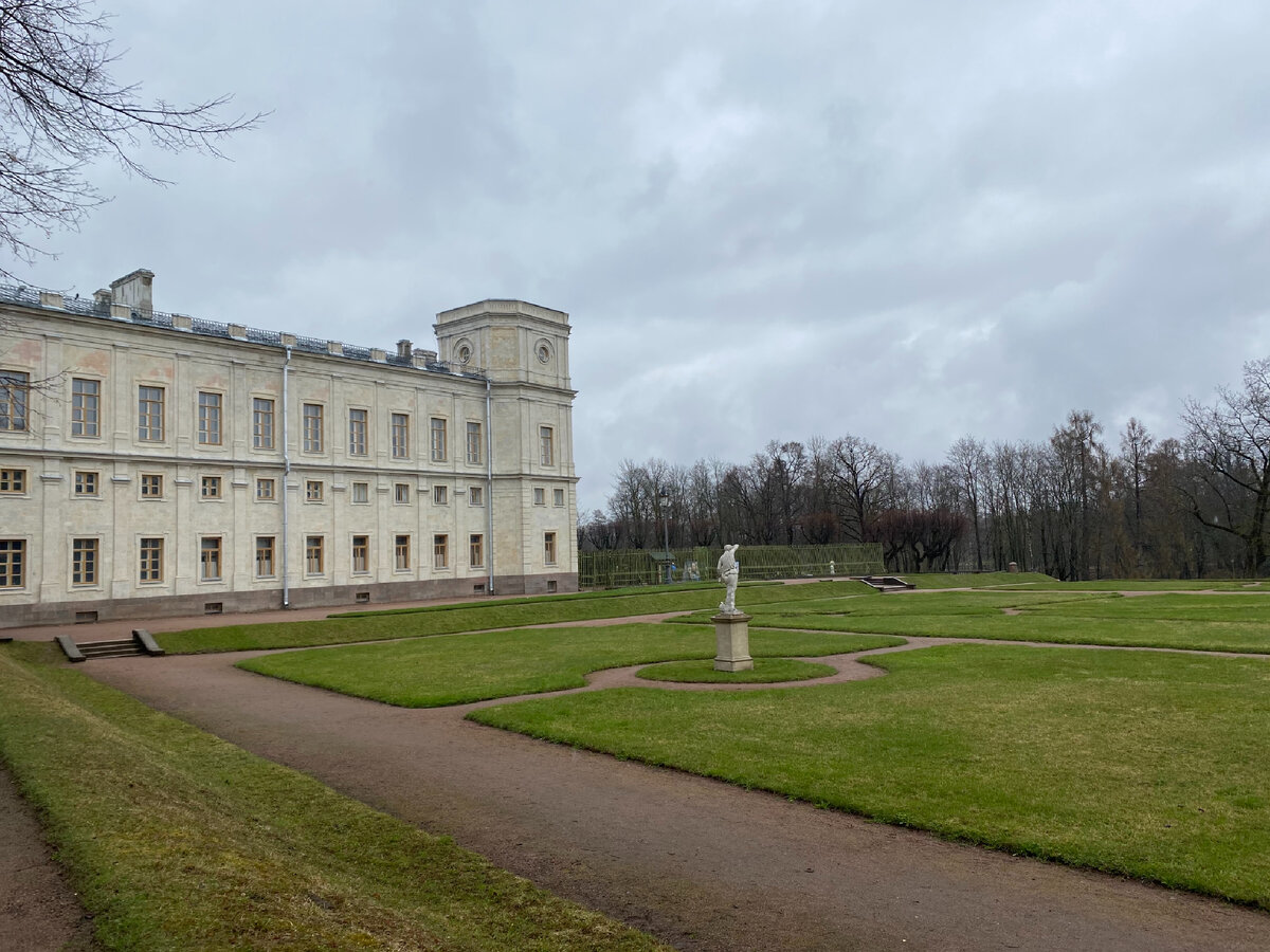 Фото автора. Пустынный гатчинский парк