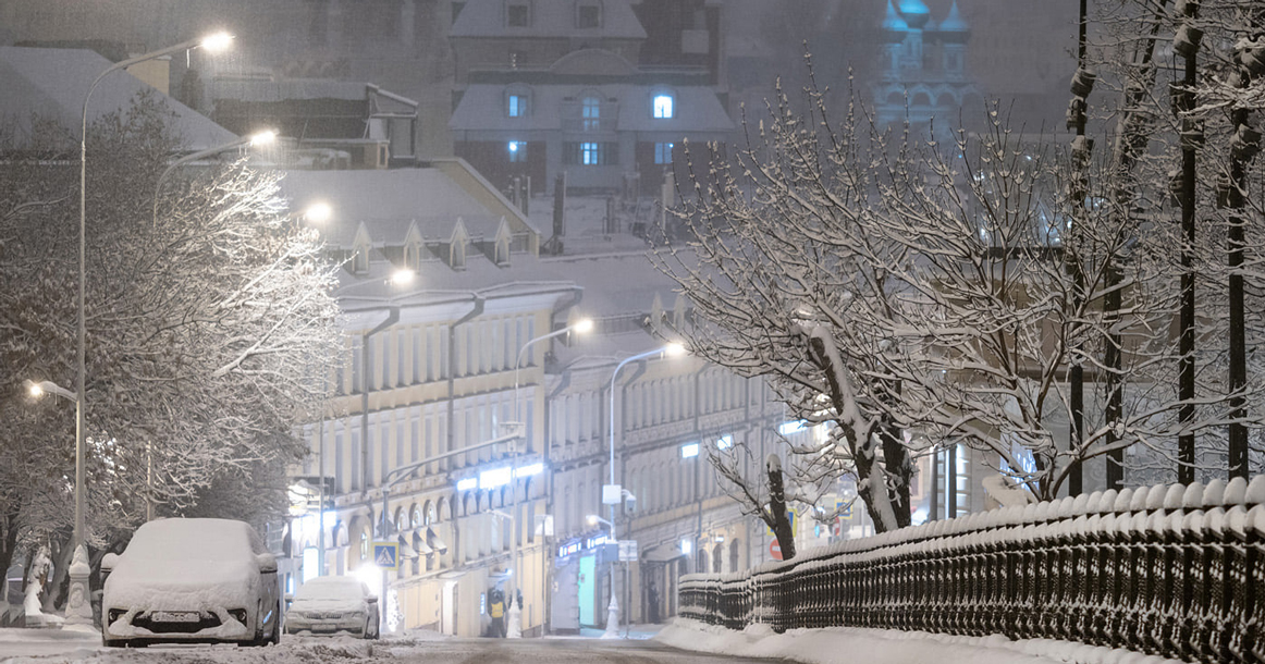 Циклон на москву надвигается как называется. Циклон на москву надвигается как называется. Зимняя дождливая москва. Снег в москве 2013. Циклон на москву надвигается как называется.