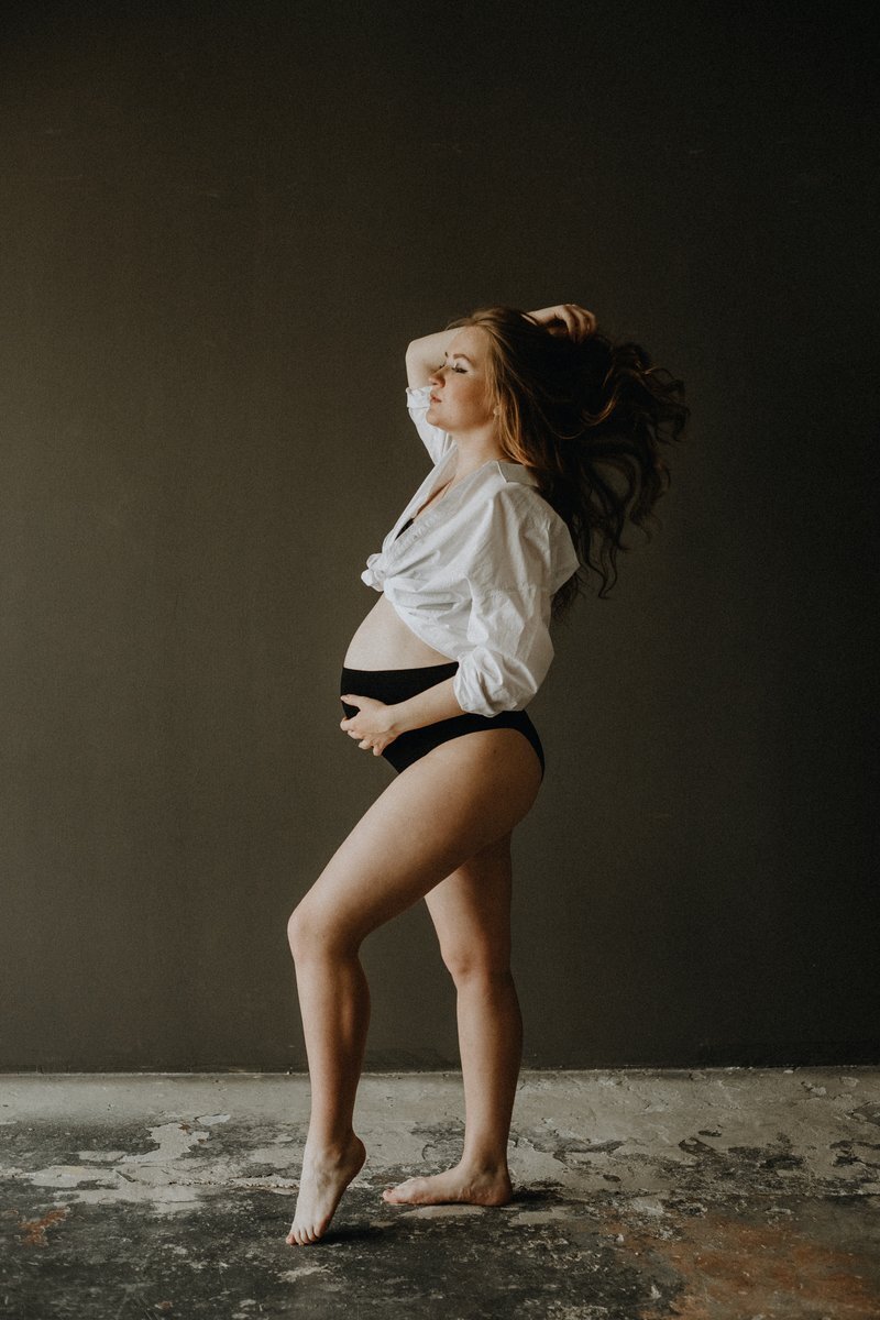 У меня тоже был 1 палец, хотя живот не был очень большим в беременность🤷‍♀️ работать с ним не сложно и нужно.