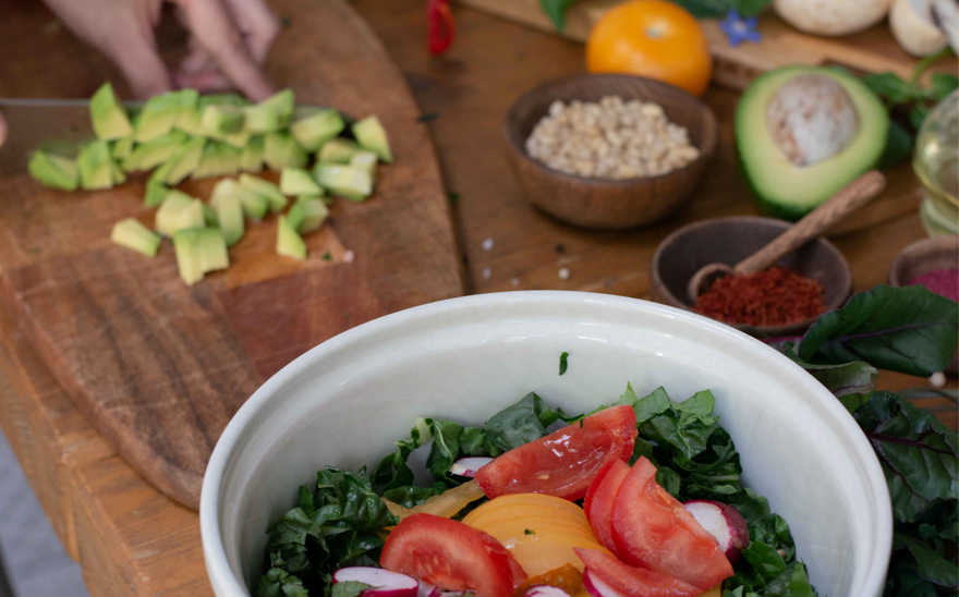 Салат хорош к стейкам из свинины и говядины, а также к шашлыку 