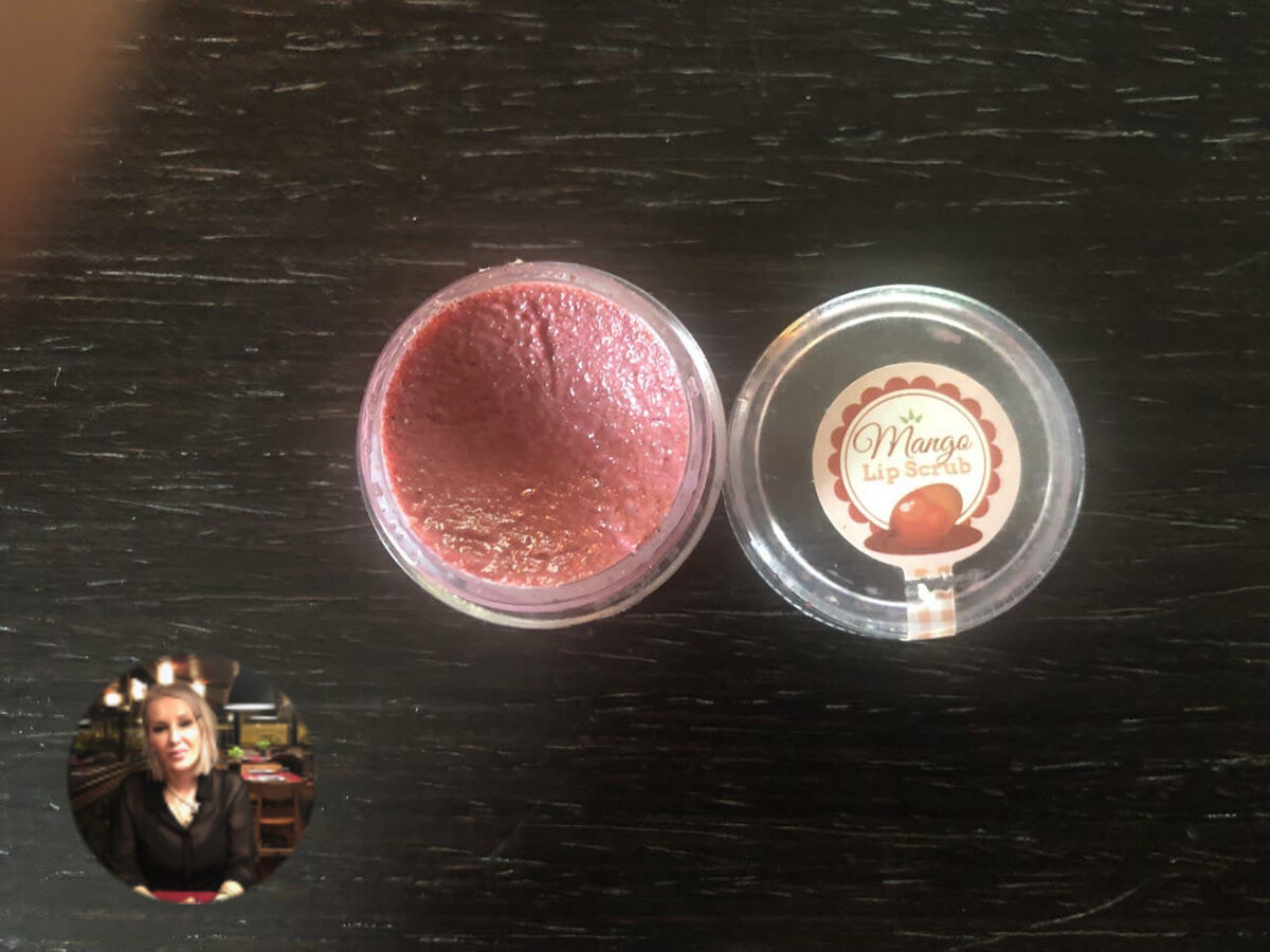 Скраб для губ с мелкими частичками