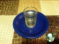     Это наш основной помощник. Граненый стакан 100 мл. Пустой!!!