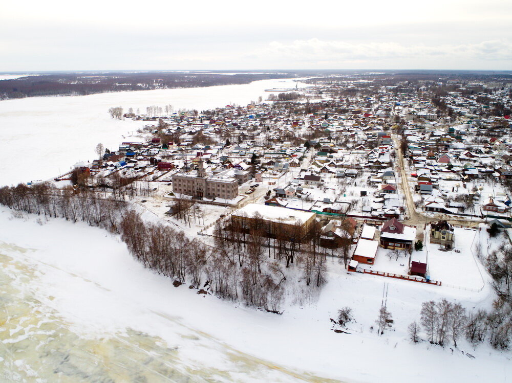 Вообще в Нижегородской области клевых мест полно. По Волге, так особенно. Все выдавать не буду, но одно известно многим. Под Чкаловском. 26 февраля на льду Горьковского водохранилища пройдет традиционная Чкаловская рыбалка. Фестиваль все больше укрепляет международный статус, в этом году помимо многих российских регионов участие в нем примут представители Африки. Жители Алжира, Габона, Гвинеи, Египта, Камеруна, Кот-д’Ивуара, Мозамбика, Сенегала, Танзании. Все они приедут с надеждой на клёв. Организаторы обещают, что он будет. Приезжайте и вы свои силы попылать!