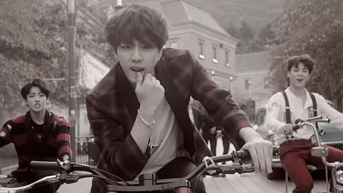 BTS. 'War Of Hormone' (Fangirl Version, 2015)