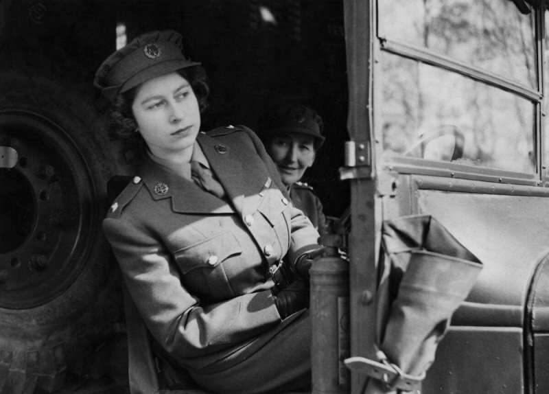 Королева Елизавета II скончалась в возрасте 96 лет в замке Балморал . Британский трон по закону переходит принцу Чарльзу - Страница 4 Scale_1200