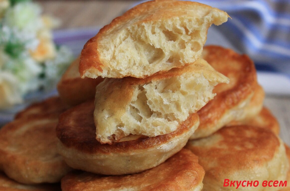 Пышные оладьи с манкой на воде с дрожжами