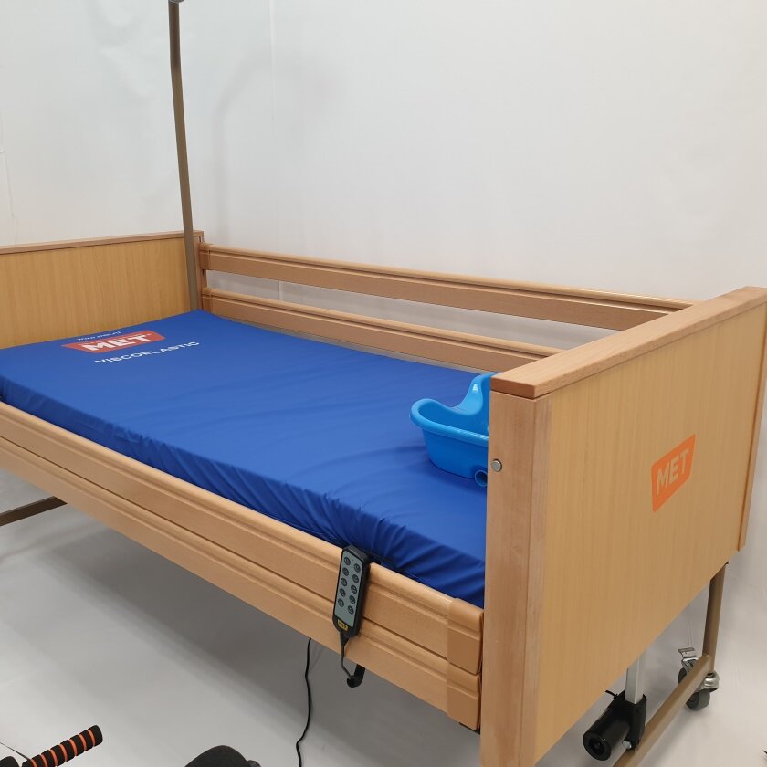 Так выглядит универсальный медицинский матрас — аналогичен ортопедическому матрасу, но выполнен из более мягких, податливых материалов