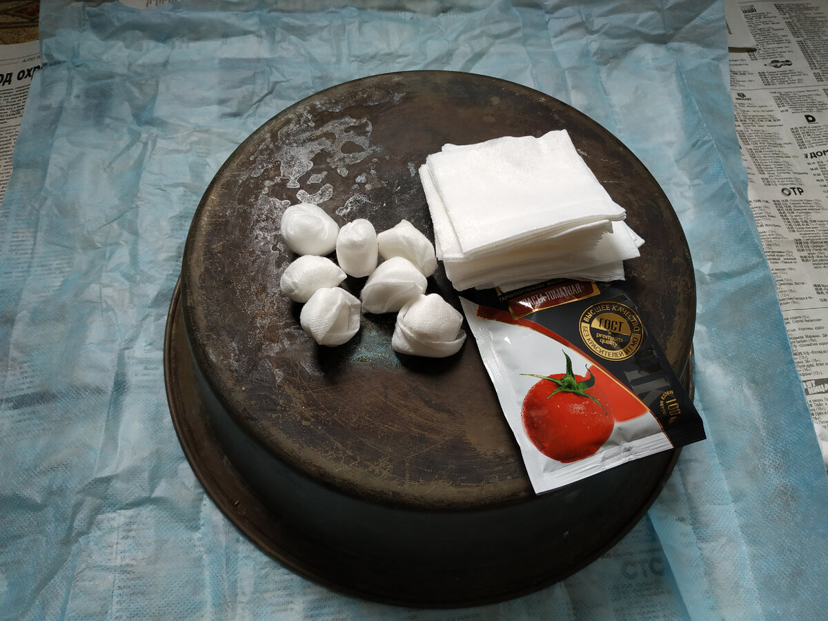 Вот такой потемневший и в разного цвета пятнах таз нашелся в бабушкиных закромах