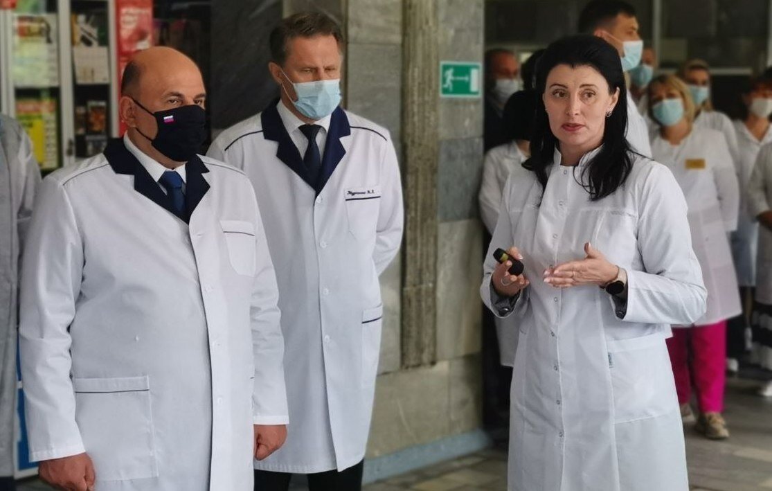    Премьер-министр России Михаил Мишустин, министр здравоохранения РФ Михаил Мурашко и заместитель председателя правительства Забайкальского края Инна Щеглова  Алексей Малашенко/ТАСС