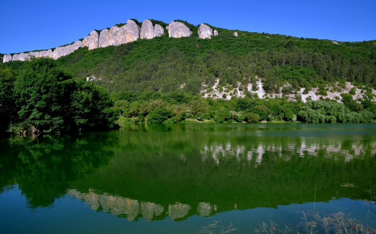 Озеро мангуп кале в крыму фото