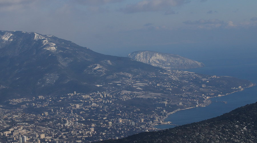 Вид на ЮБК с Ай-Петри // Фото: Туристический портал Республики Крым, Сергей Коршунов