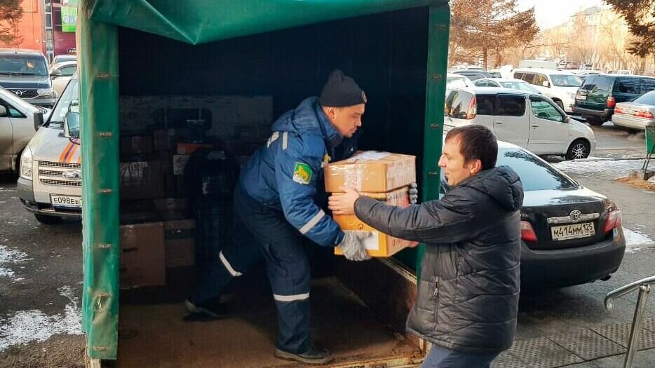     Во Владивостоке прошёл ещё один сбор посылок для бойцов из Приморья, принимающих участие в специальной военной операции. Инициатором акции стала администрация города.