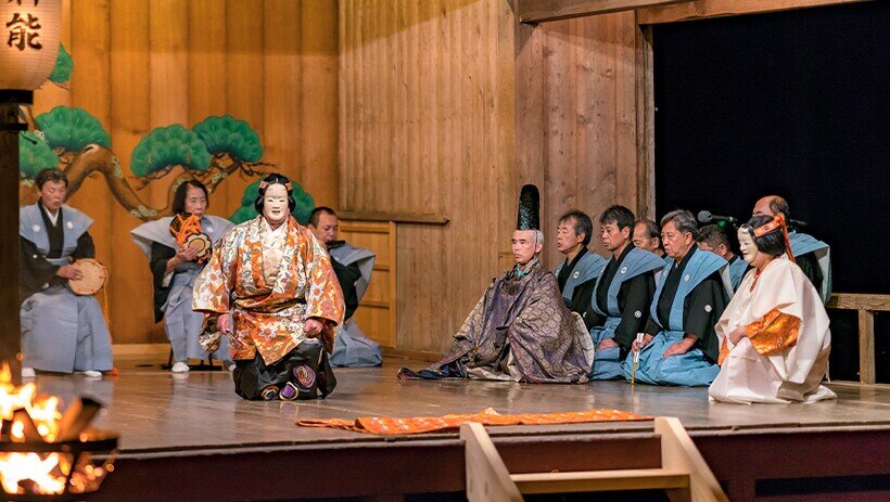    На сцене. Фото: visitsado.com