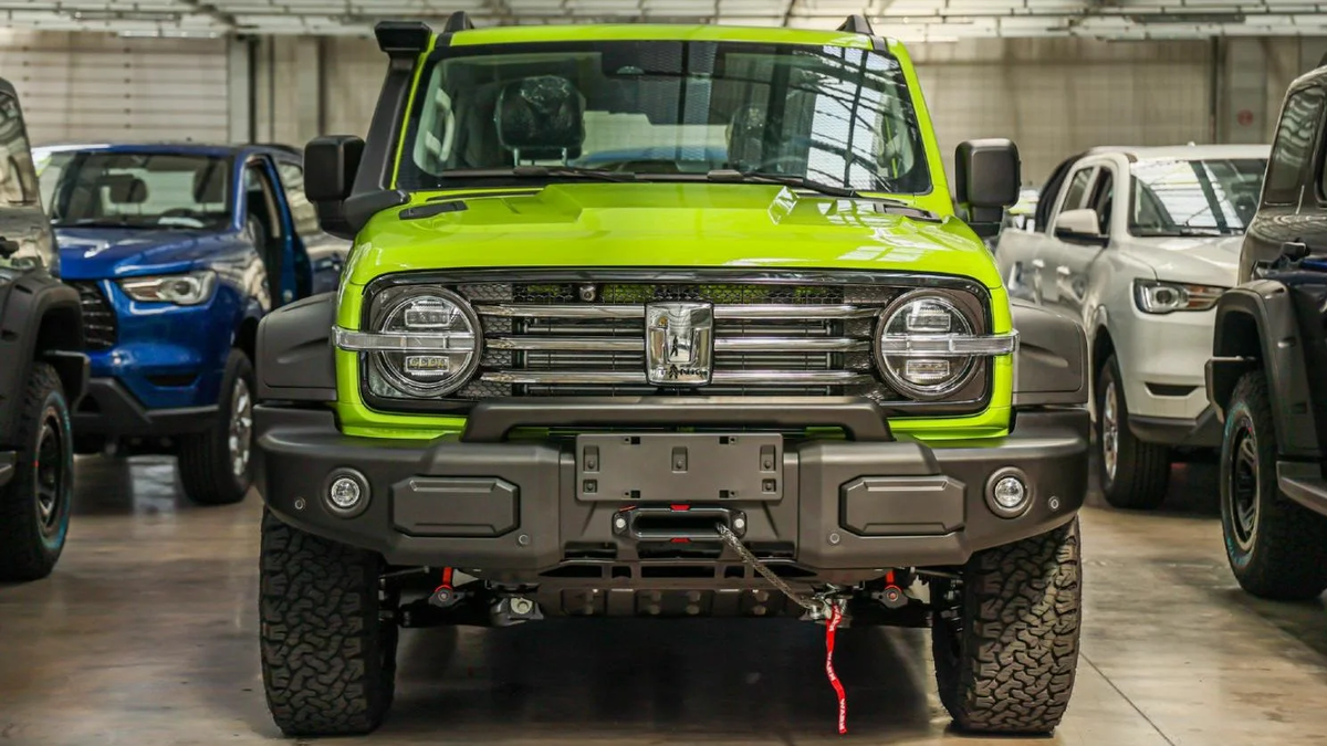 TANK 300 в стильном кузове на колесах