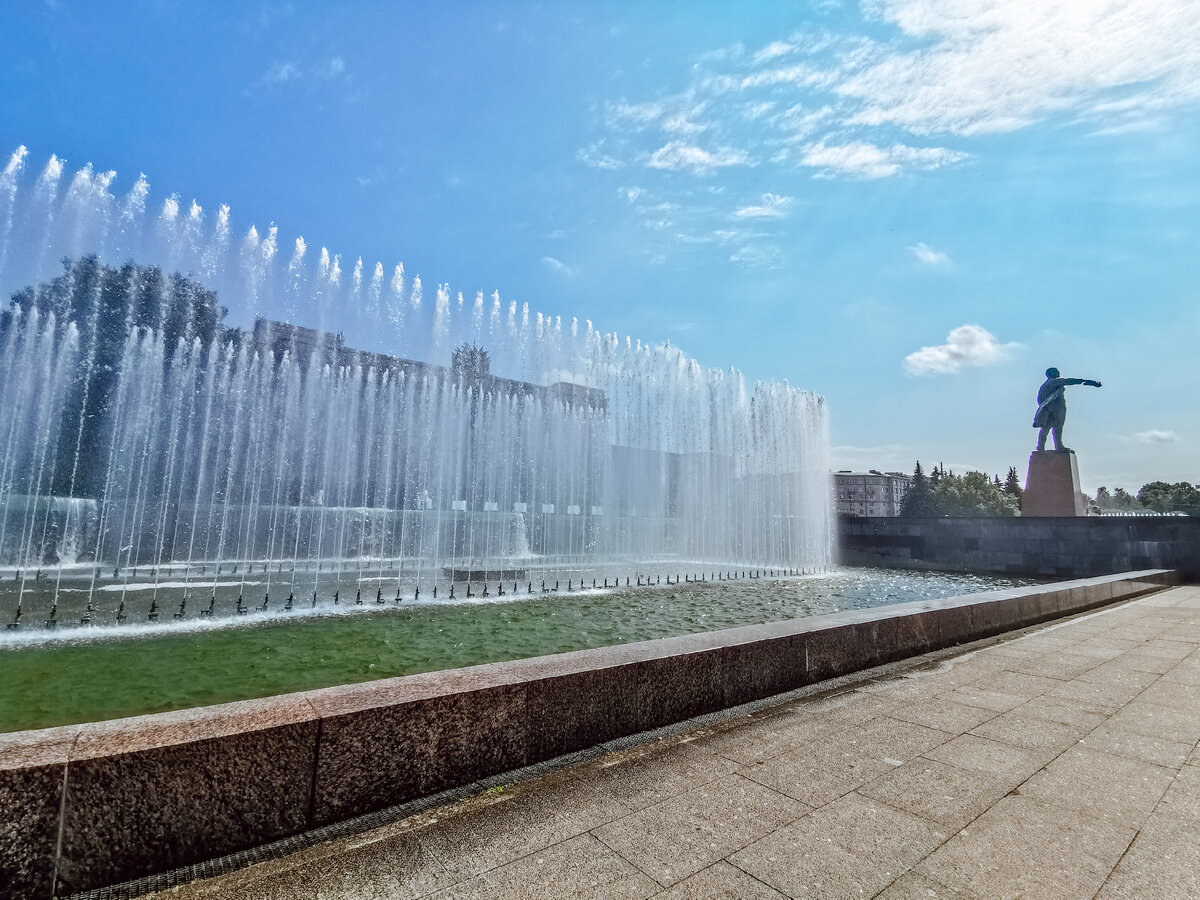 Комплекс фонтанов на Московской площади Петербурга 
