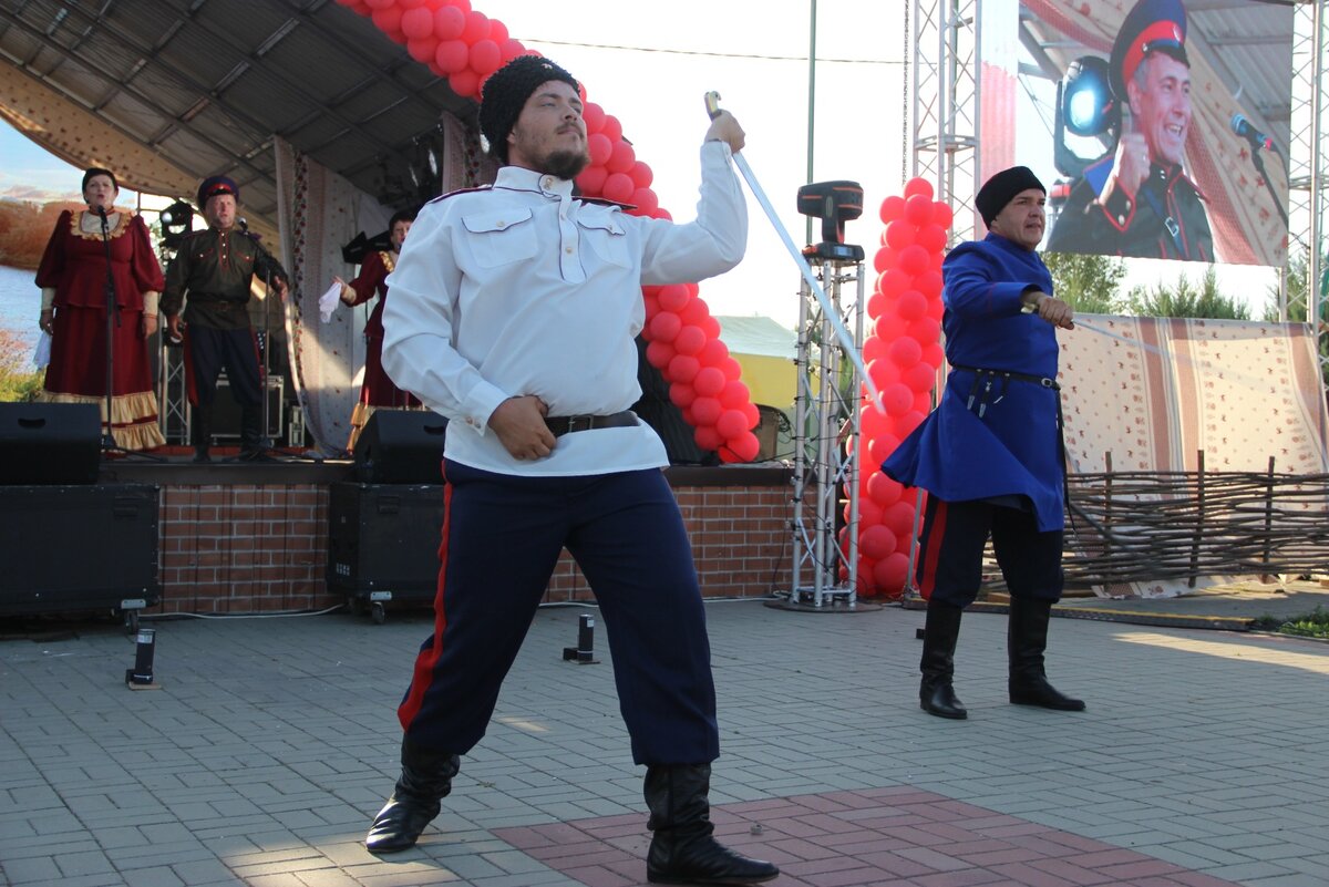 Казаки продемонстрировали умение владеть саблей