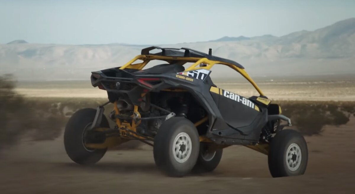 Багги Maverick x3 с закрытой кабиной