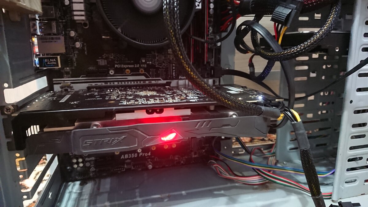 ASUS AMD Radeon ROG-STRIX-RX570-O4G-GAMING