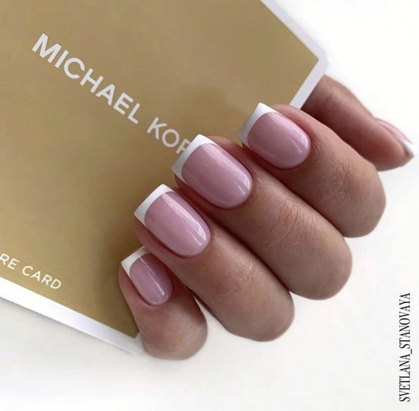  Классический френч на коротких ногтях