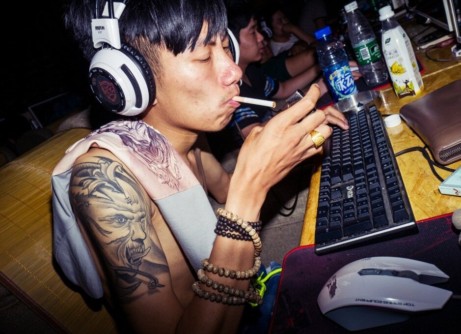 Китай. Обычный геймер в клубе.