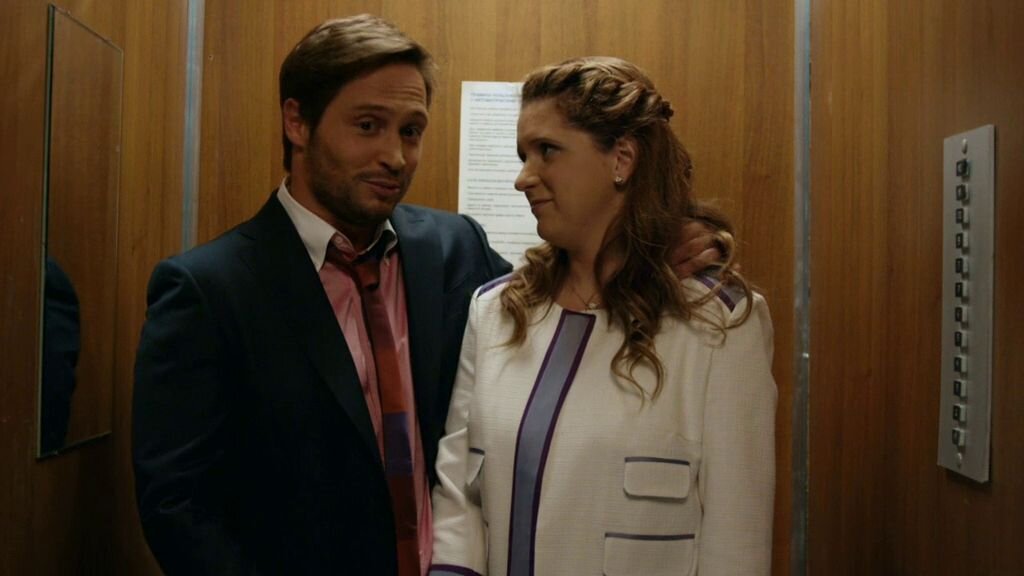 кадр из сериала "Деффчонки"