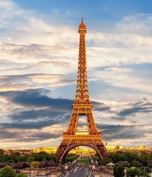 https://cdn.pixabay.com/photo/2018/04/25/09/26/eiffel-tower-3349075__340.jpg