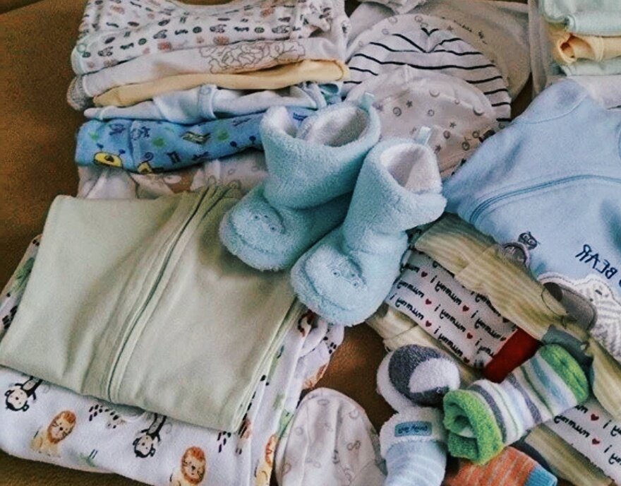 Какая одежда у новорожденных