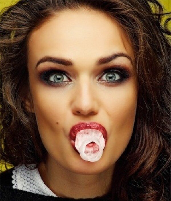 Алёна Водонаева и жвачка