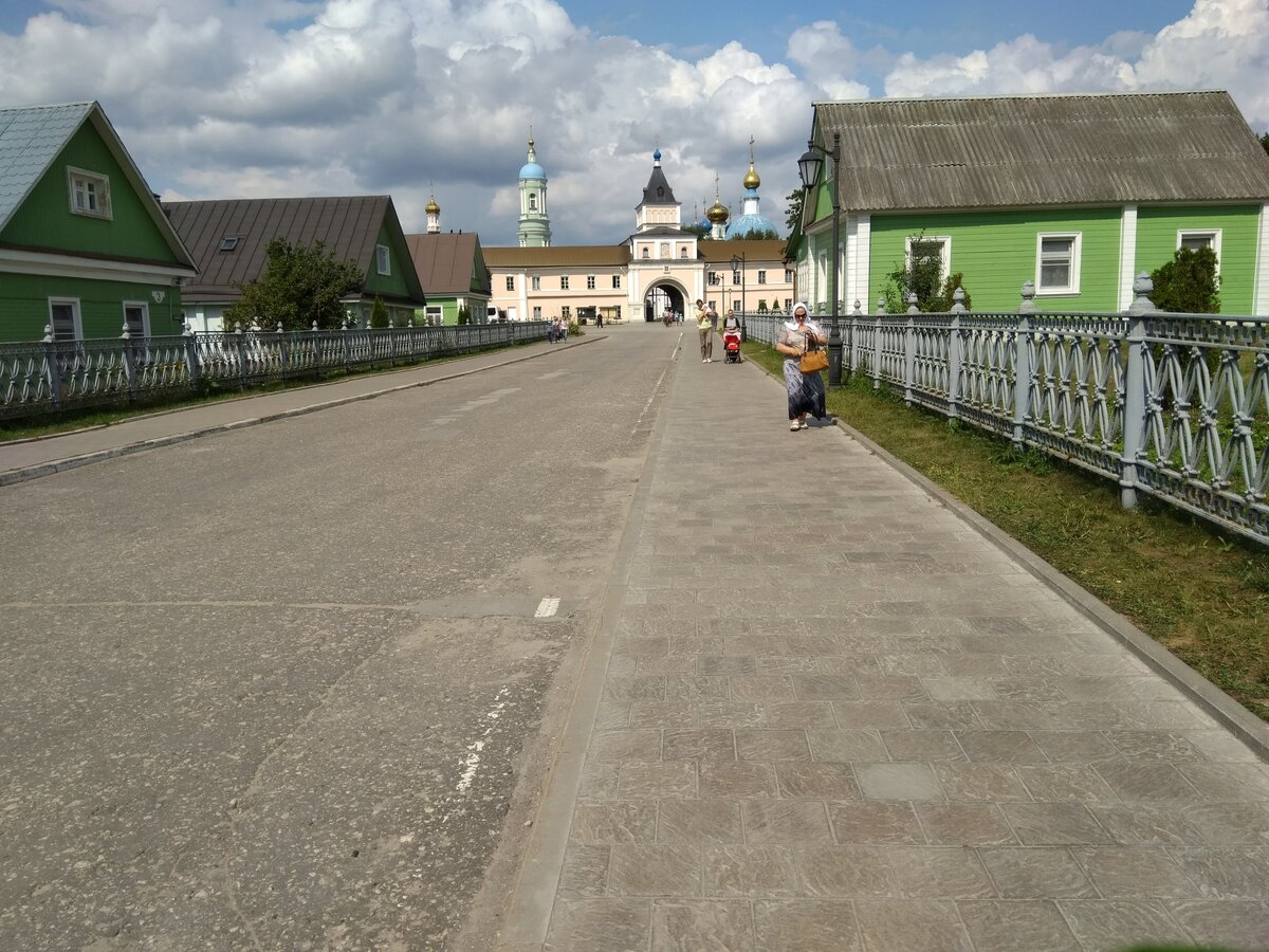 Оптина пустынь- мужской монастырь