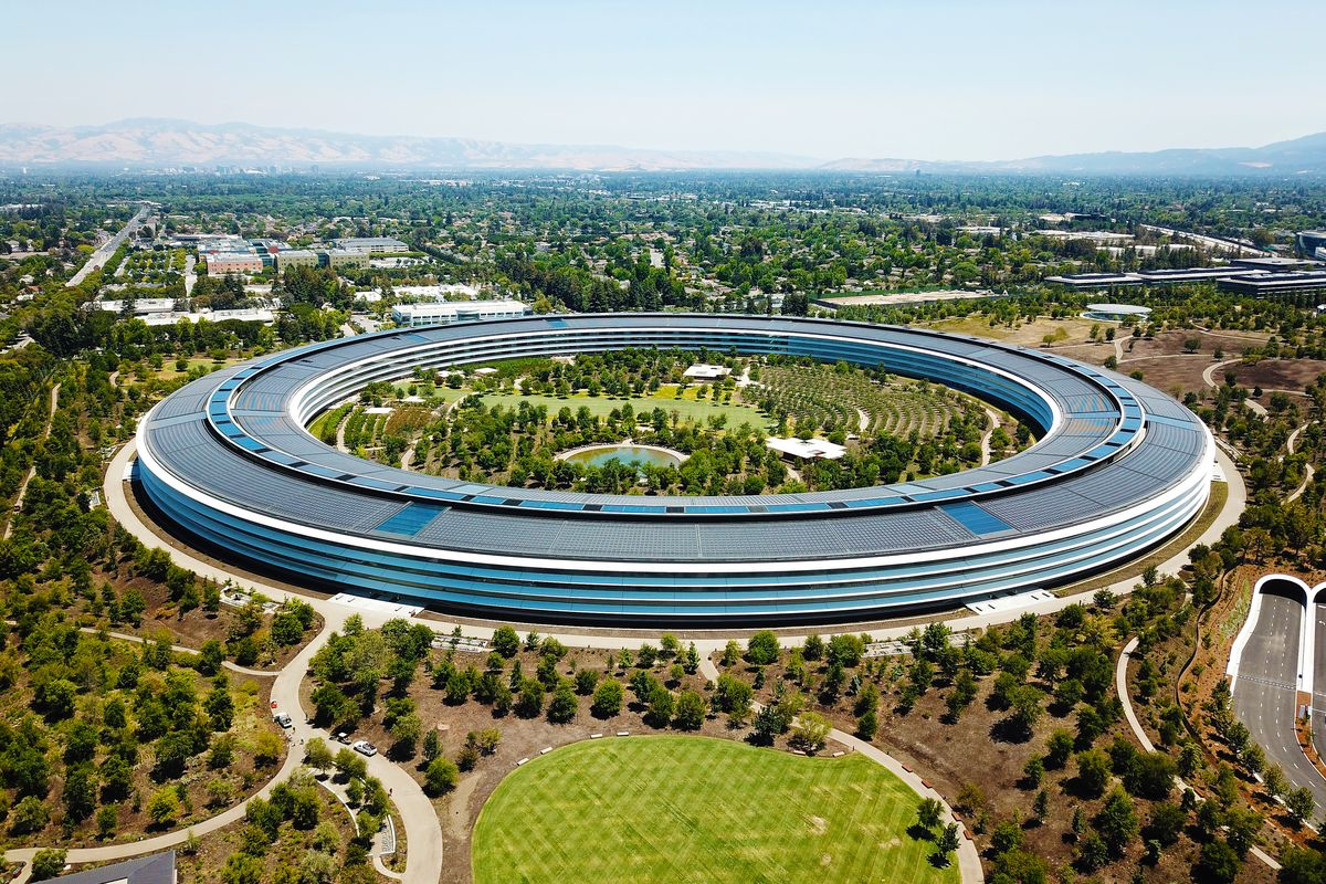 Apple Park в Купертино. Фото: Dronandy / istockphoto.com