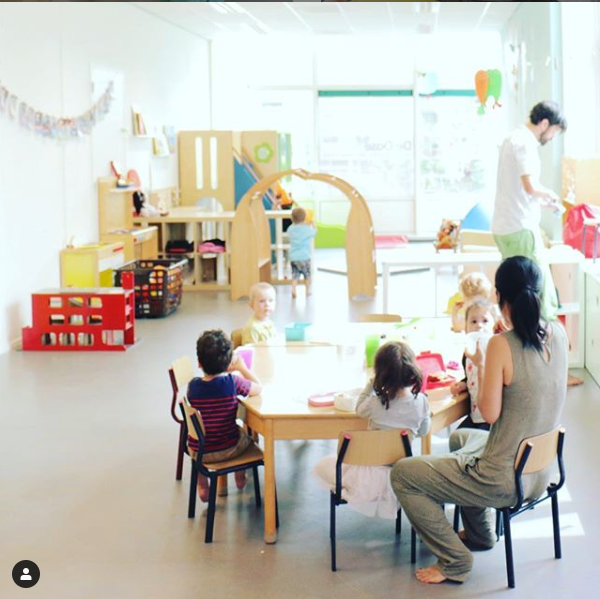 Содержимое детских ланч-боксов особо не отличается – у всех хлеб, а то что сверху вариативно / фото: instagram/kinderopvangdoorouders