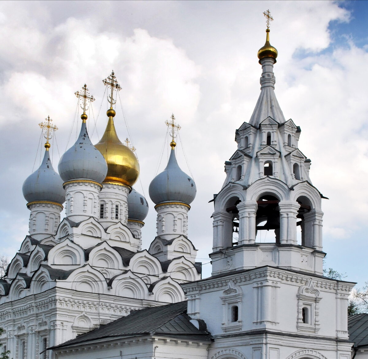 Что такое церковь. Храмы на Ордынке с серебряными куполами в Москве фото.