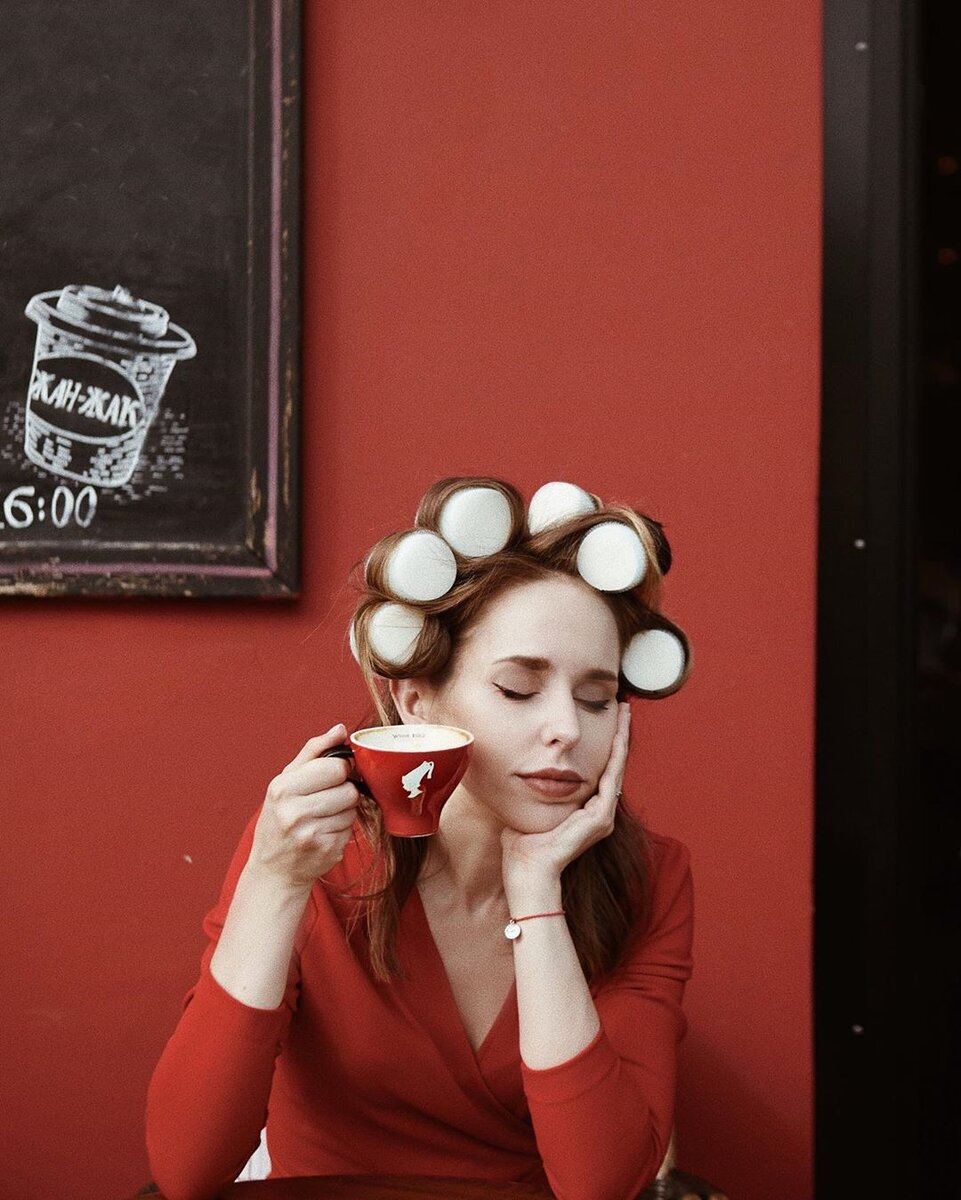 В день выпиваю много воды и кофе