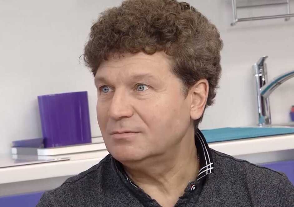 Кадр из передачи "Когда все дома". Герой передачи - Сергей Минаев