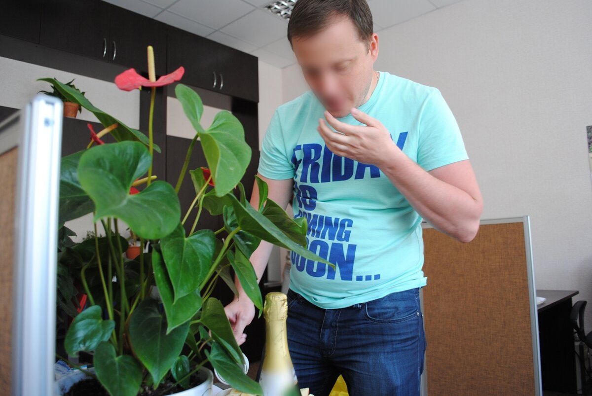 Сашу сложно оттащить от праздничного стола.