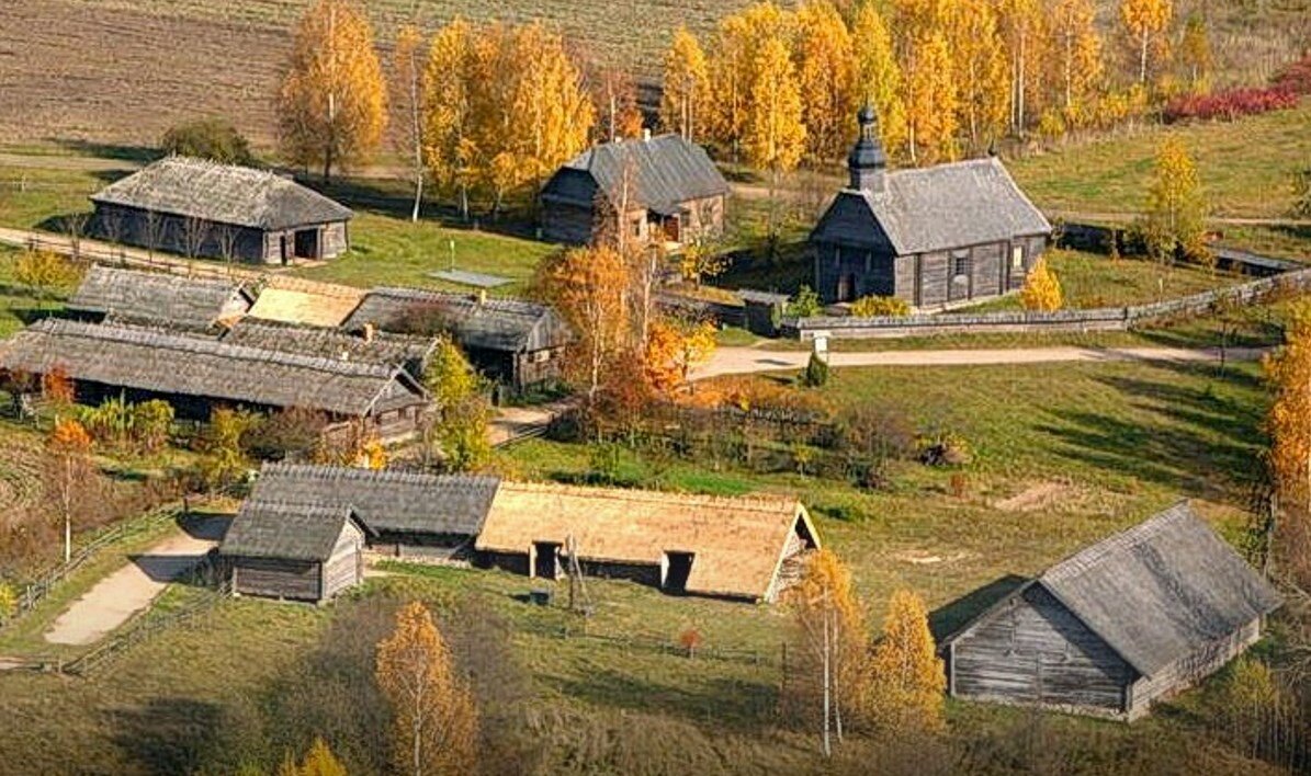 Строчицы музей народной архитектуры и быта в деревне озерцо. Музей народной архитектуры и быта Минск. Музей озерцо в Белоруссии. Этнографический музей Минск. Музей быта озерцо