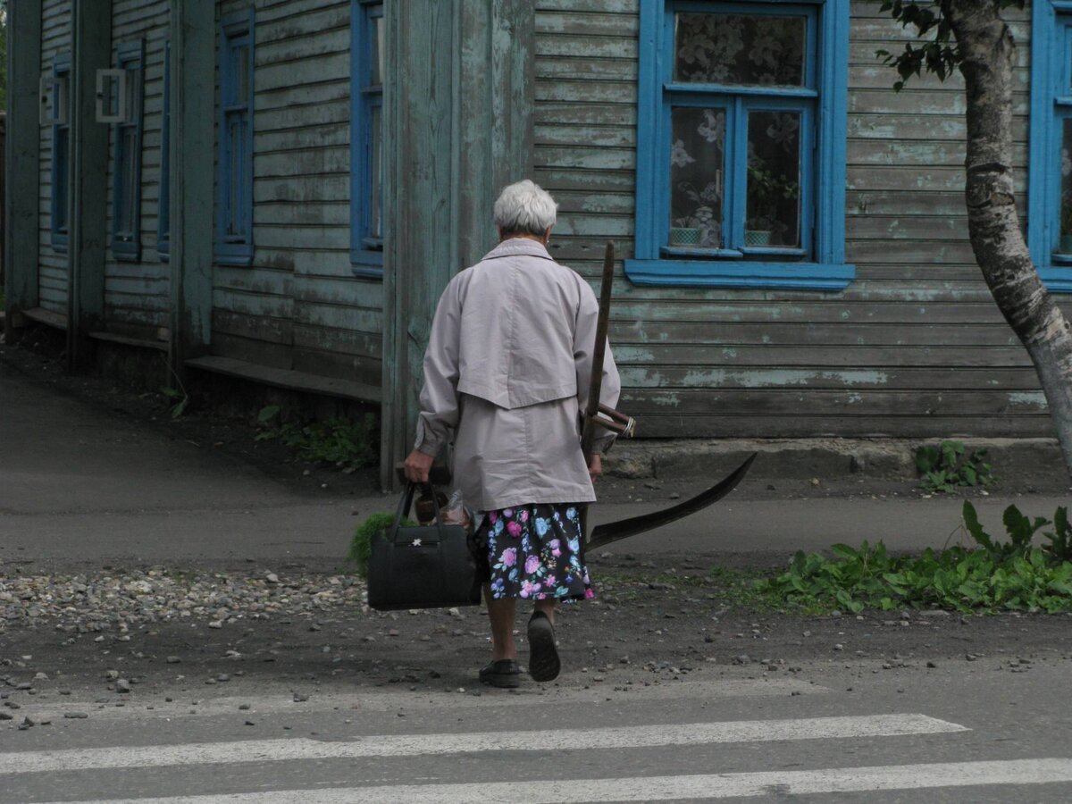 Одному мужчине после общения с Алексеевной стало плохо, другого затошнило, а бравого военного увезли на скорой