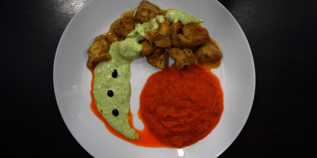 Зелёное на темном: искусство из обычной курицы