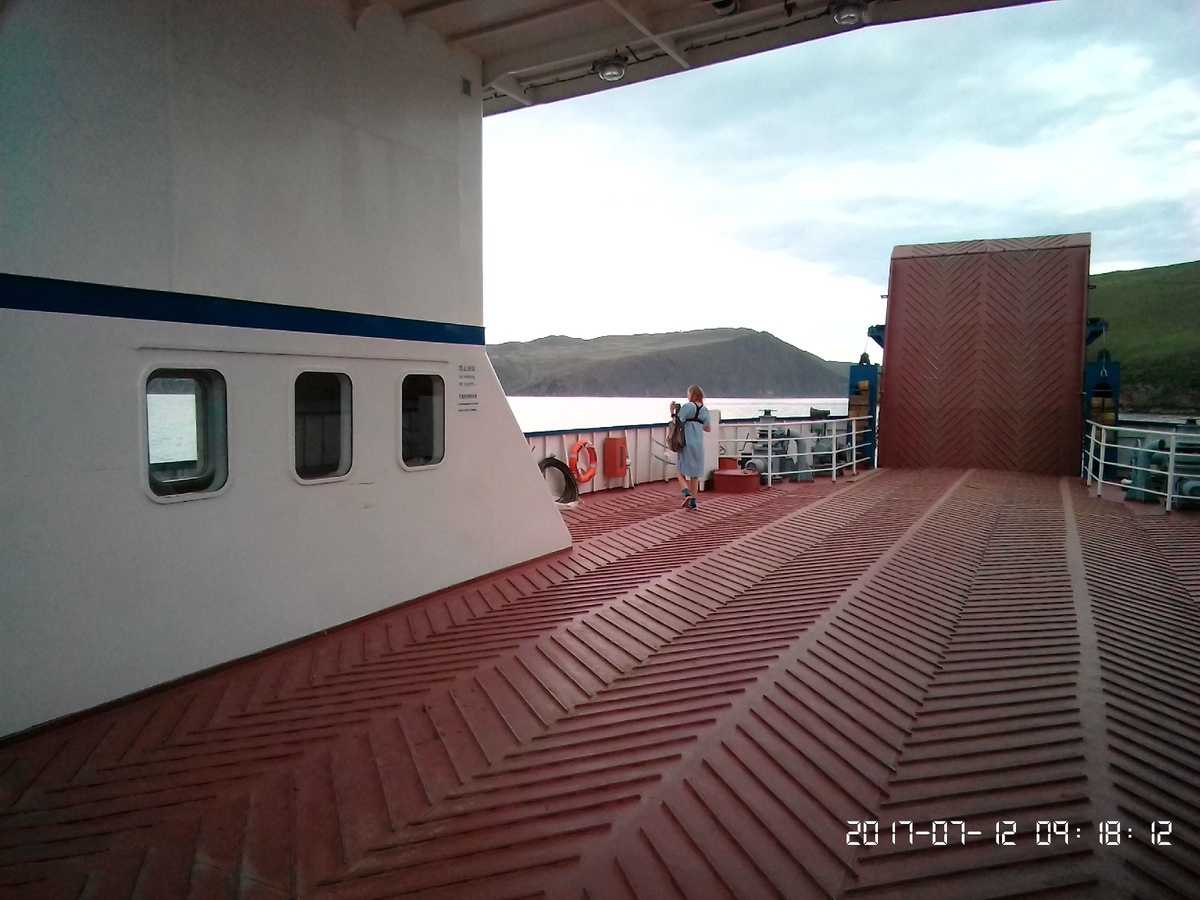 Паром через пролив Ольхонские ворота