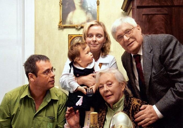 Олег Басилашвили с женой, дочерью, зятем и внуком