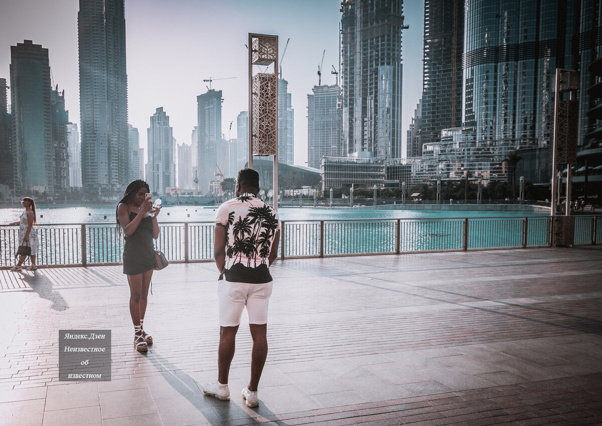 Страшно ли 2 девочкам гулять ночью по Дубаю? И что бывает за короткую юбку