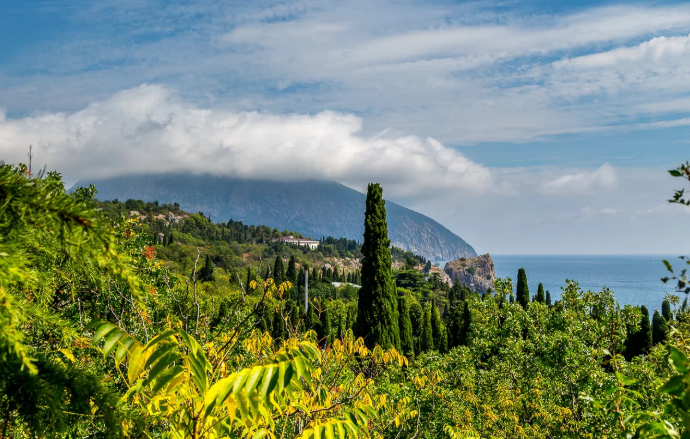 Южный берег Крыма, вид на Медведь гору
