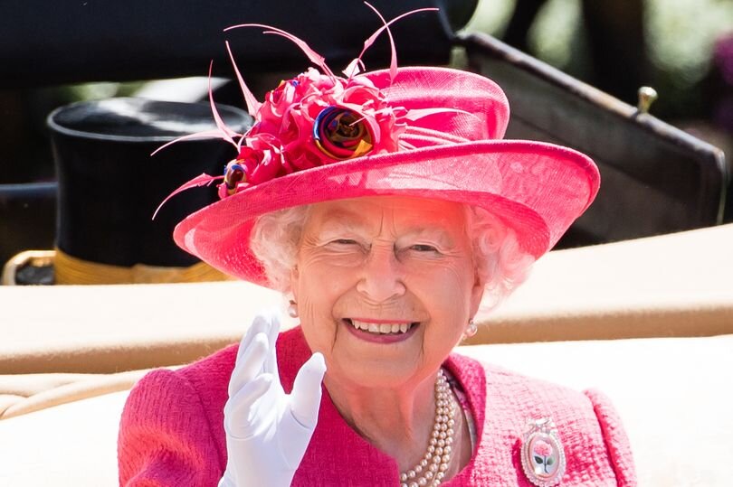 Королева Англии Елизавета II. mirror.co.uk